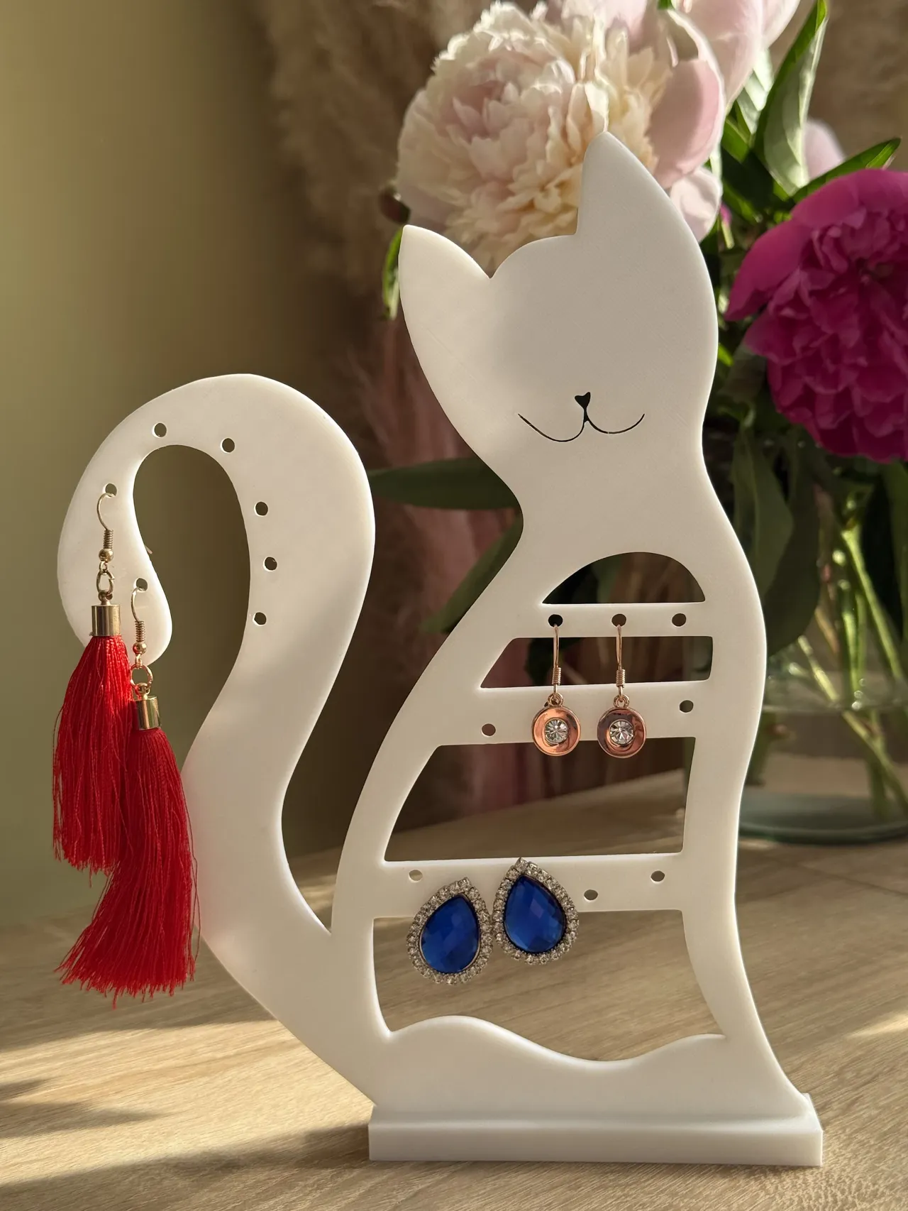 Cat holder Earrings view 3