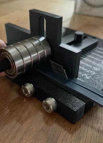 Modelo para impresión 3D: Verstellbare Schneidhilfe für Leder — vista de referencia 3