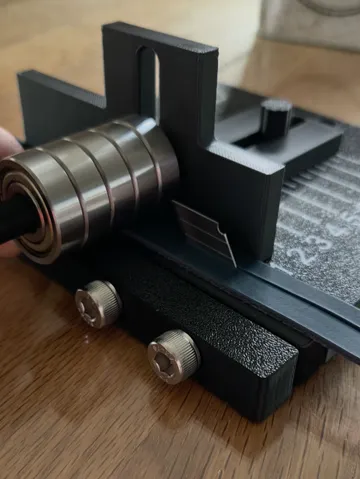 Modelo para impresión 3D: Verstellbare Schneidhilfe für Leder — vista de referencia 2