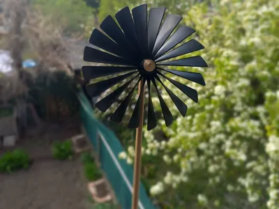 Easy assembly wind spinner