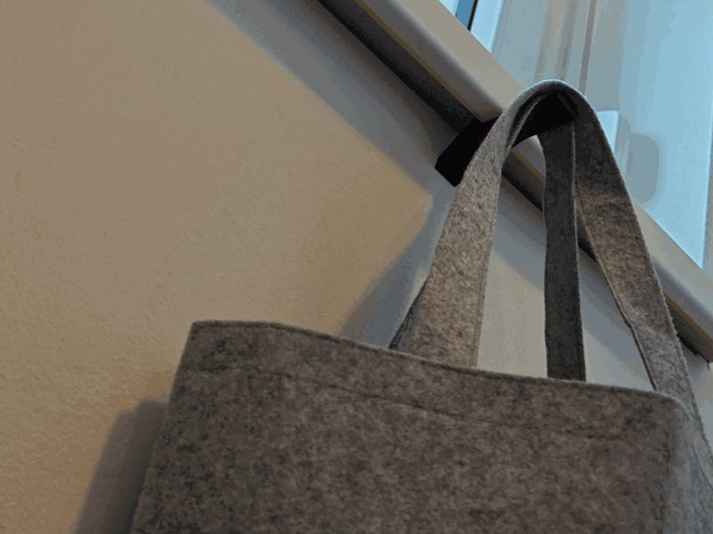 Gravity Hanger - No-Drill Hanging Solution