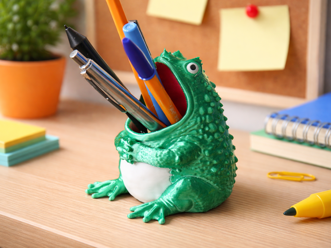 Frog Pen Holder