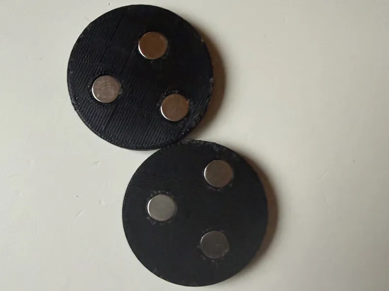Fun sliding magnet fidget