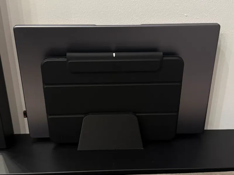 Laptop - iPad Stand