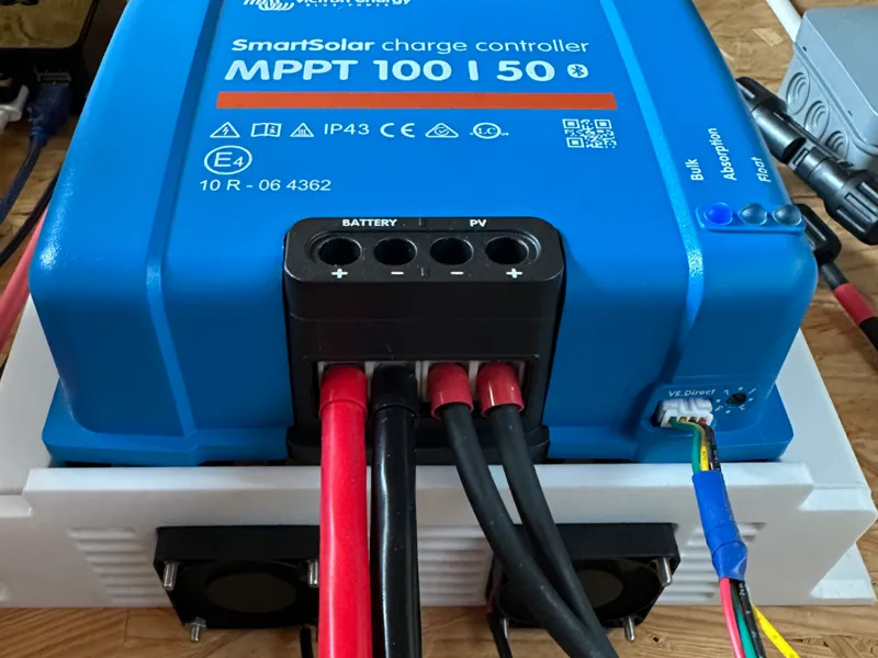 Abstandshalter Victron Laderegler 100/50 Lüfter