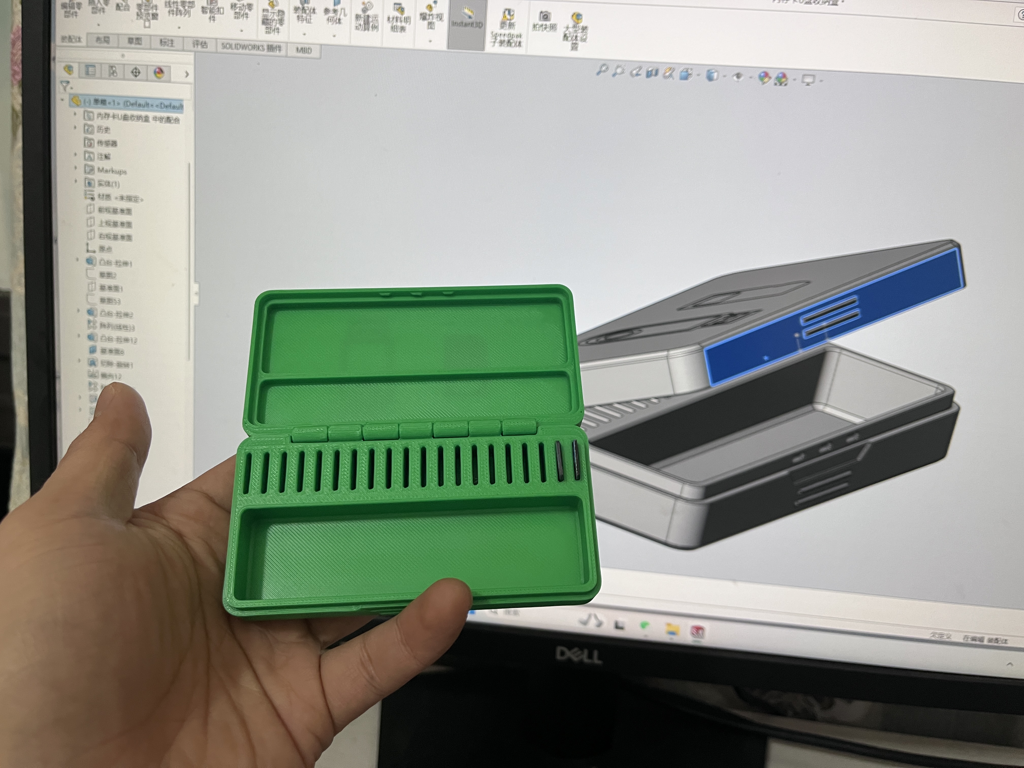 Miniatura 1 do modelo 3D 内存卡(Micro SD/TF)/U盘/读卡器收纳盒（一体打印免支撑免五金免租装）