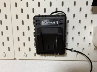 Dino Kraftpaket 18V Ladegerät Halter für Skadis 