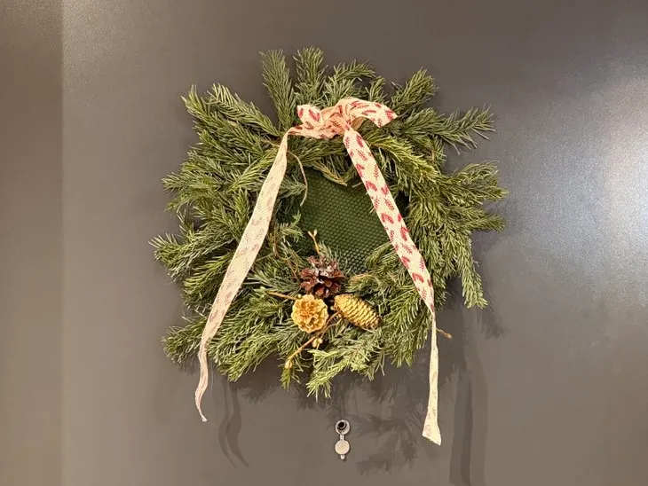 Christmas wreath hook/holder (stickable)