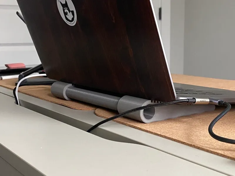 Laptop stand / raiser