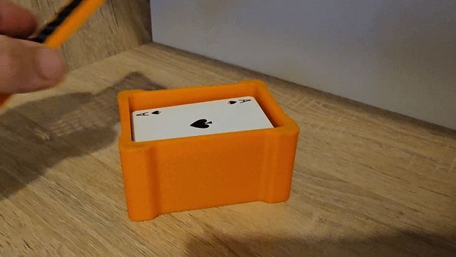 Box for cards with invisible magnets