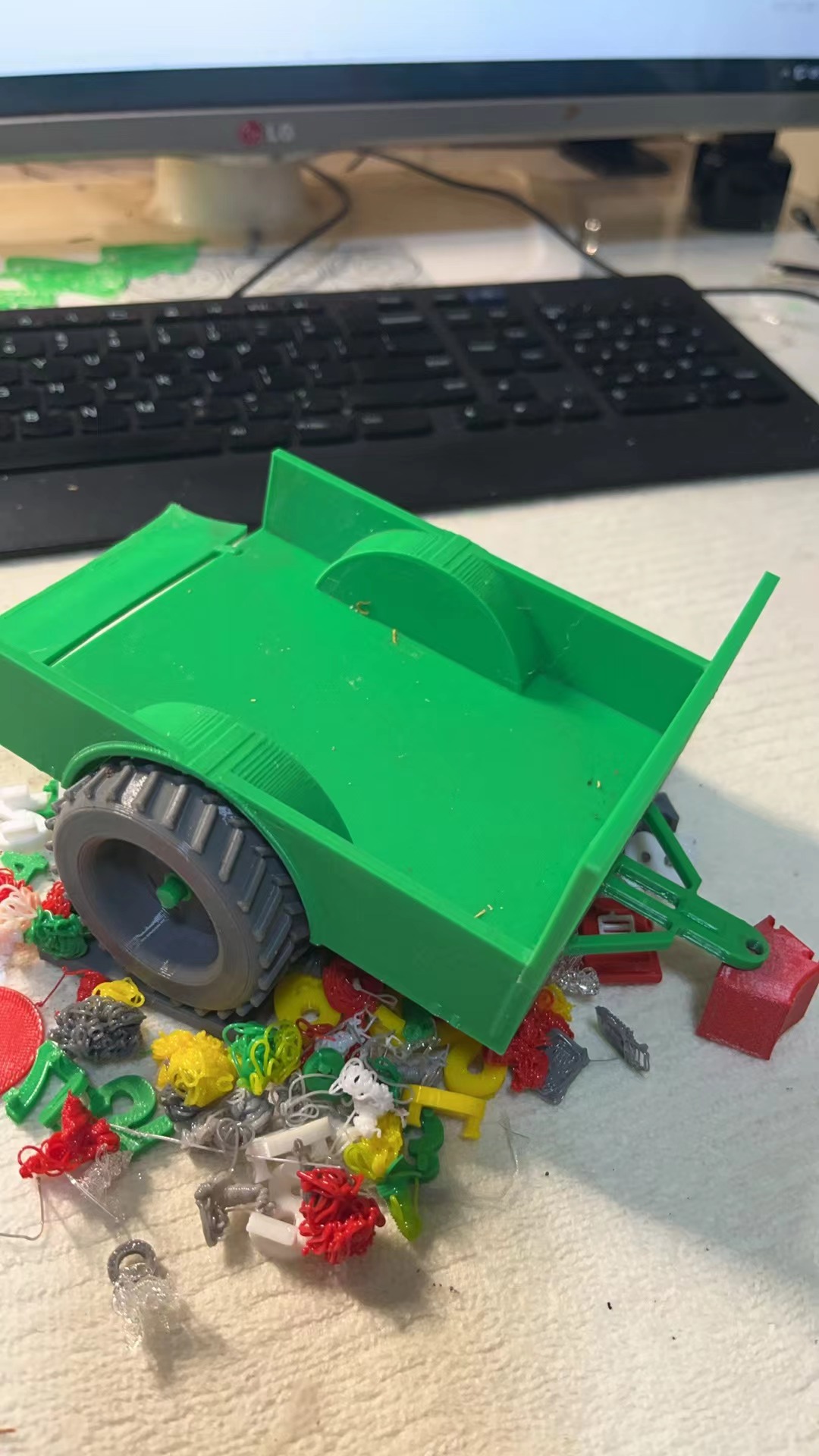 Miniatura 2 do modelo 3D 新能源拖拉机，两个配置，DNR档随意，货运重载