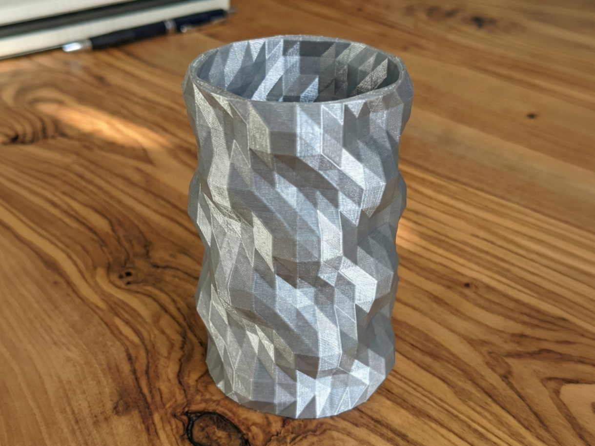 GeoTwist: Low Poly Faceted Pen Holder