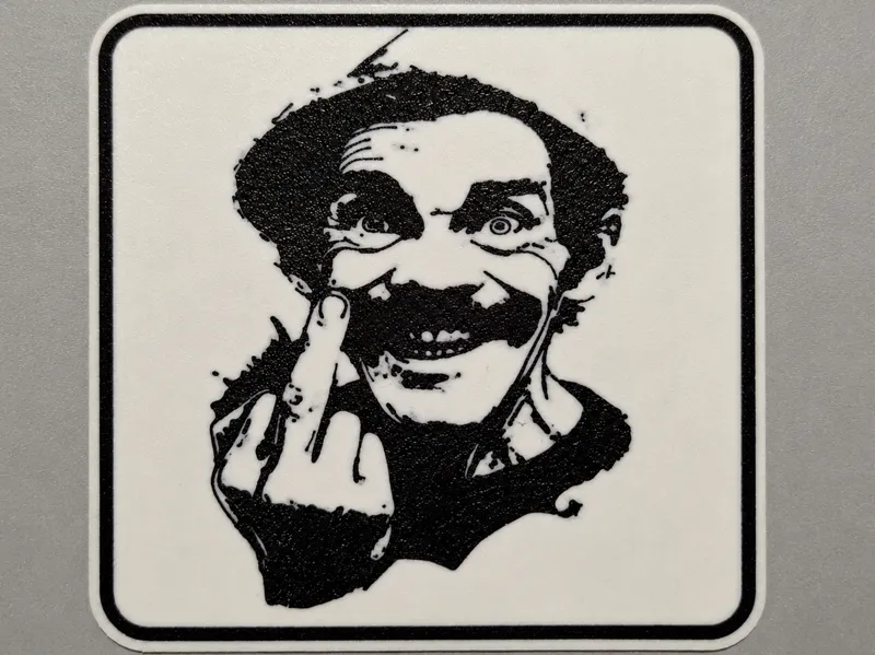 Untersetzer mit grinsenden Mann (Mittelfinger)