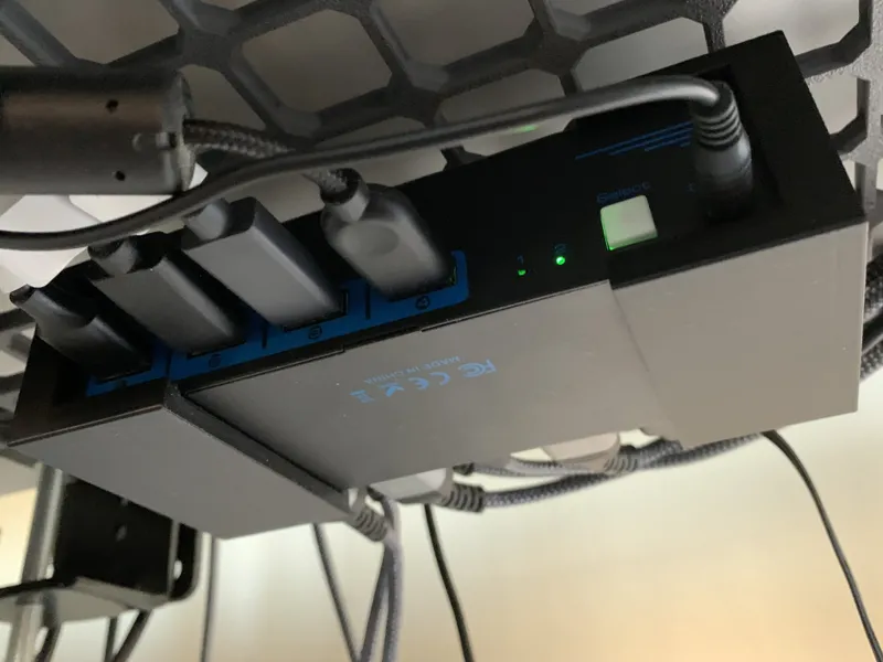 KVM holder for openGrid + Multiconnect + Underware