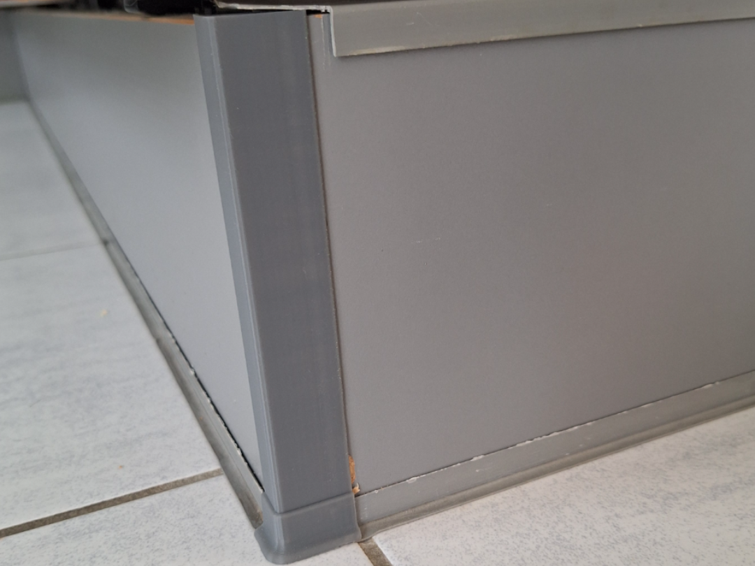 Jonction angle de plinthe cuisine BUT