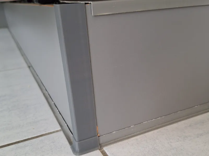 Jonction angle de plinthe cuisine BUT