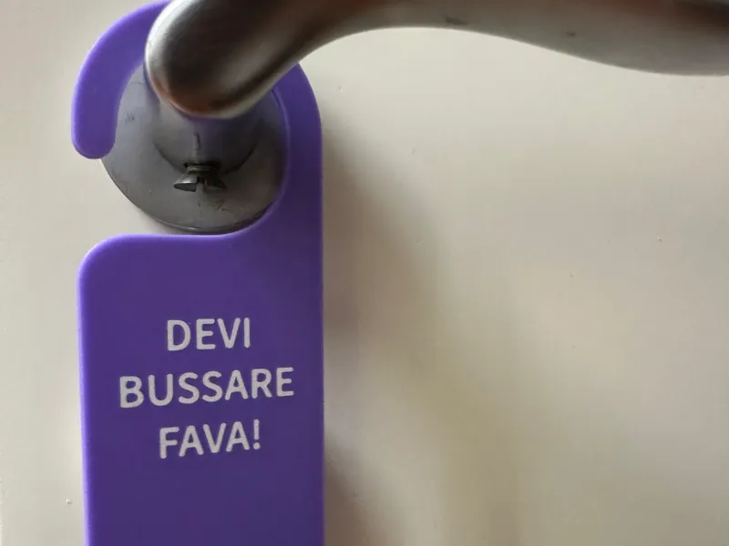 Cartello devi bussare!