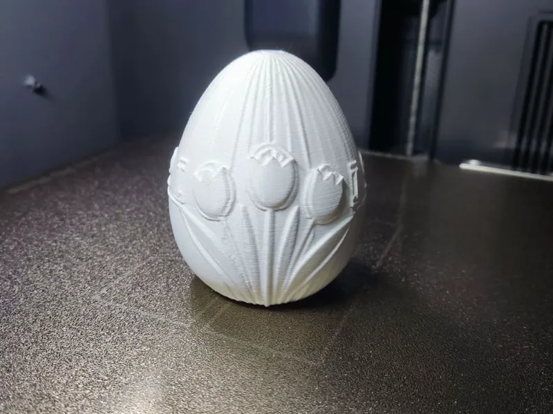 Ribbed Flower Easter Egg