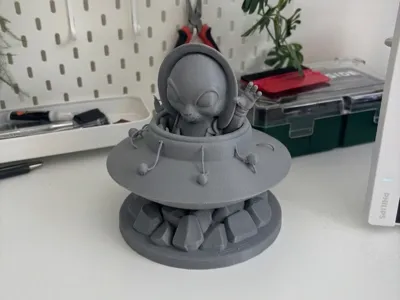Cute Alien in UFO | Space Visitor Desk Toy - Free 3D Print Model ...