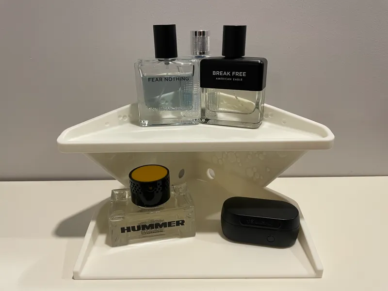 Corner organizer with shelf