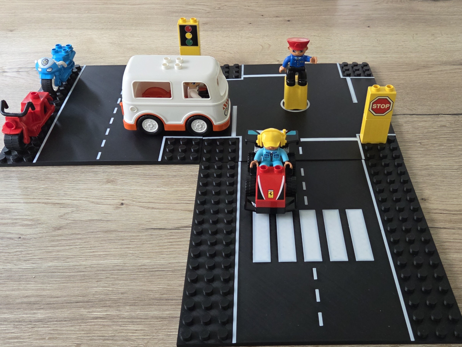DUPLO customizable road & build plates 