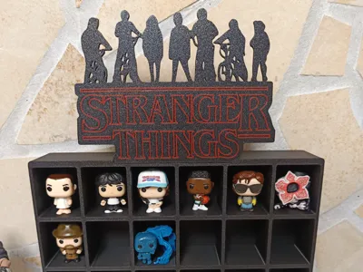 Spezielles Design „Stranger Things“-Figur, dekorativer Ausstellungsstand, Sammlerornament