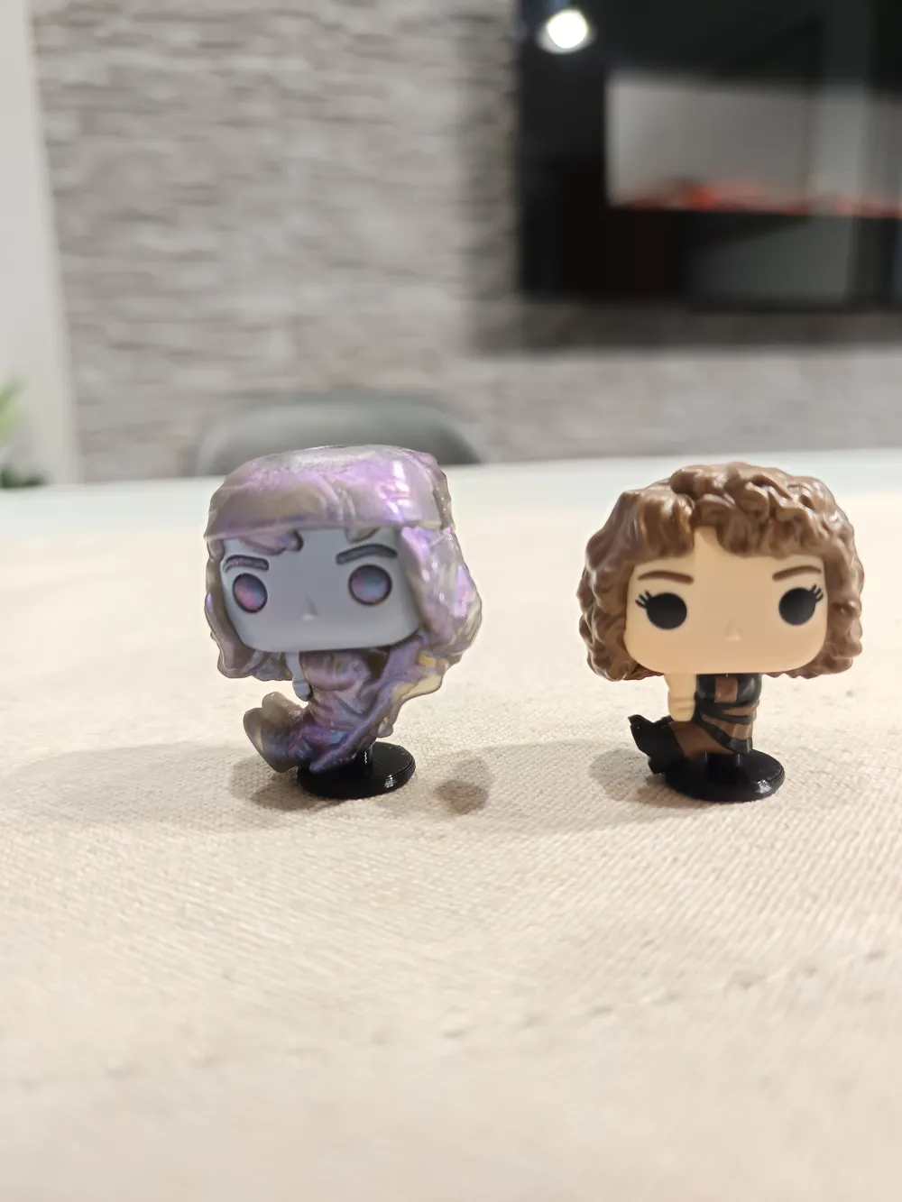 Spezielles Design „Stranger Things“-Figur, dekorativer Ausstellungsstand, Sammlerornament