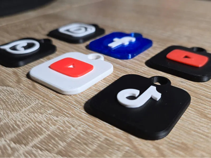 NFC keychain-Instagram-Facebook-YouTube
