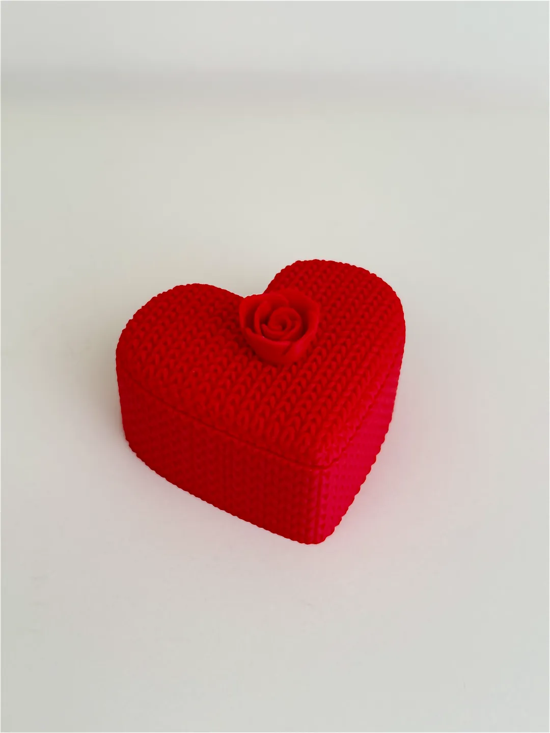 Knitted heart-shaped storage box with flower view 2