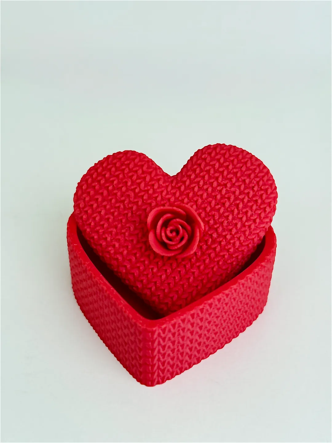 Knitted heart-shaped storage box with flower view 3