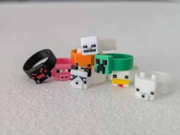 Letrero o emblema decorativo: MineRings Chicken – Minecraft Character Rings — vista de referencia 4