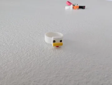 Letrero o emblema decorativo: MineRings Chicken – Minecraft Character Rings — vista de referencia 5