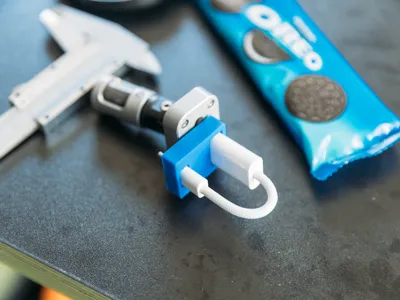 Shure MV88 Lightning to USB-C Adapter Rigid Mount