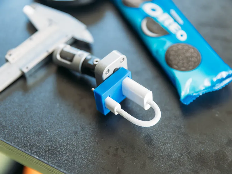 Shure MV88 Lightning to USB-C Adapter Rigid Mount