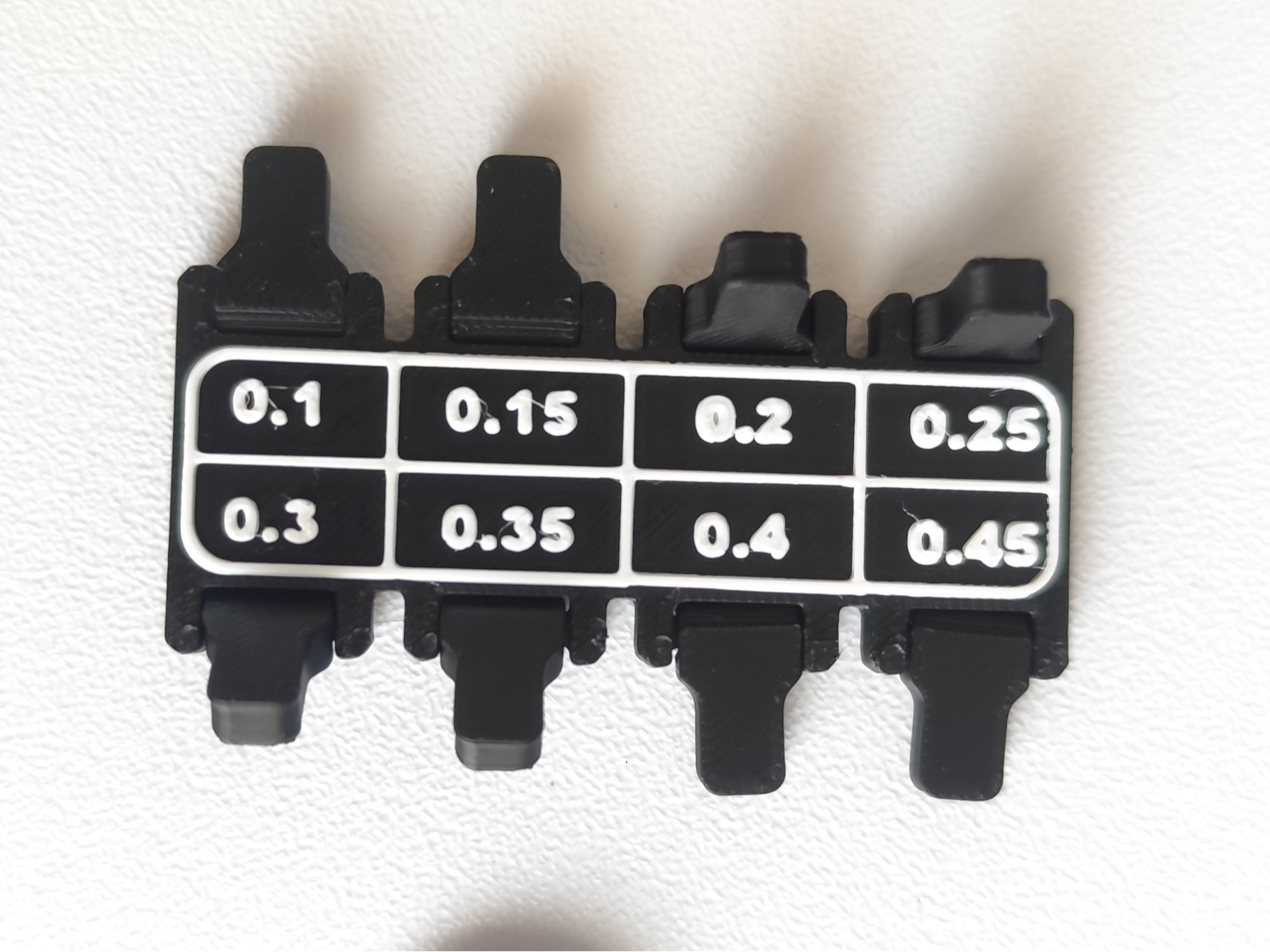 Hinge tolerance test
