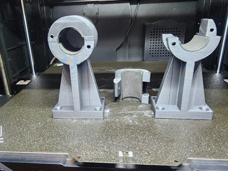 Folding table stabilizing braces
