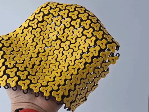 Strong flexible chainmail coaster