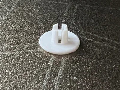 Sewing machine spool cap