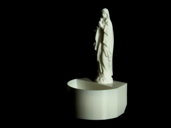 Bénitier Vierge Marie avec trou de fixation