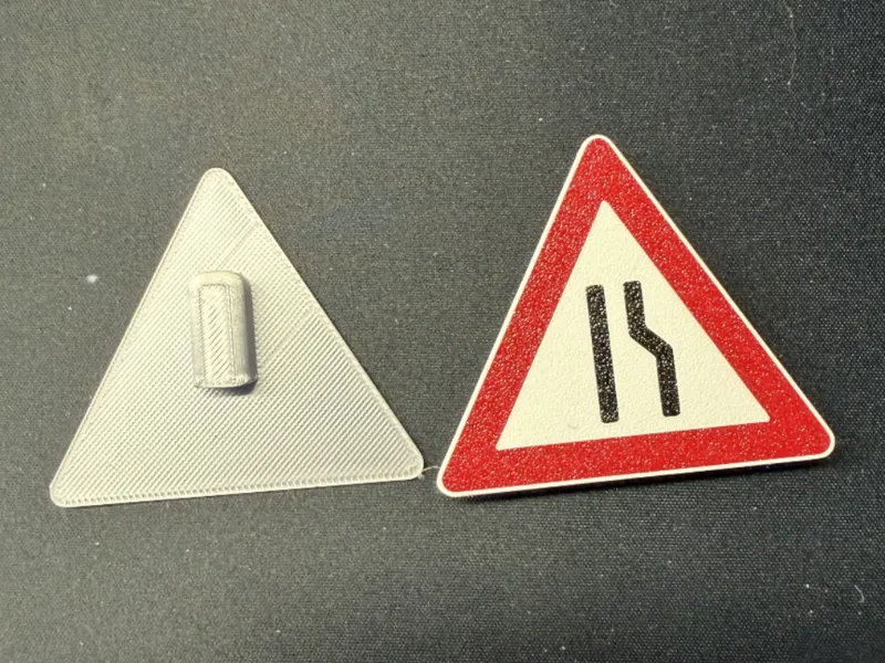 Verkehrszeichen 121 Maßstab 1/10