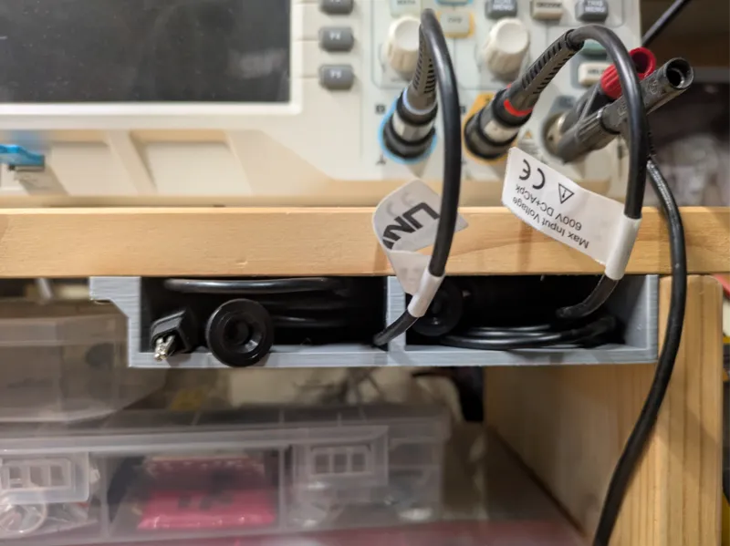 Screw-Mounted Oscilloscope Probe Shelf