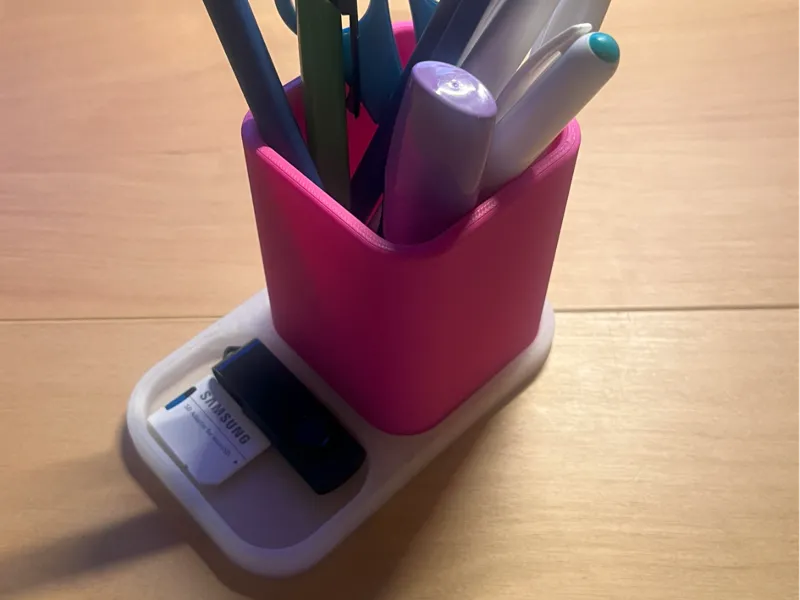 MACI - Pen holder (1x1)
