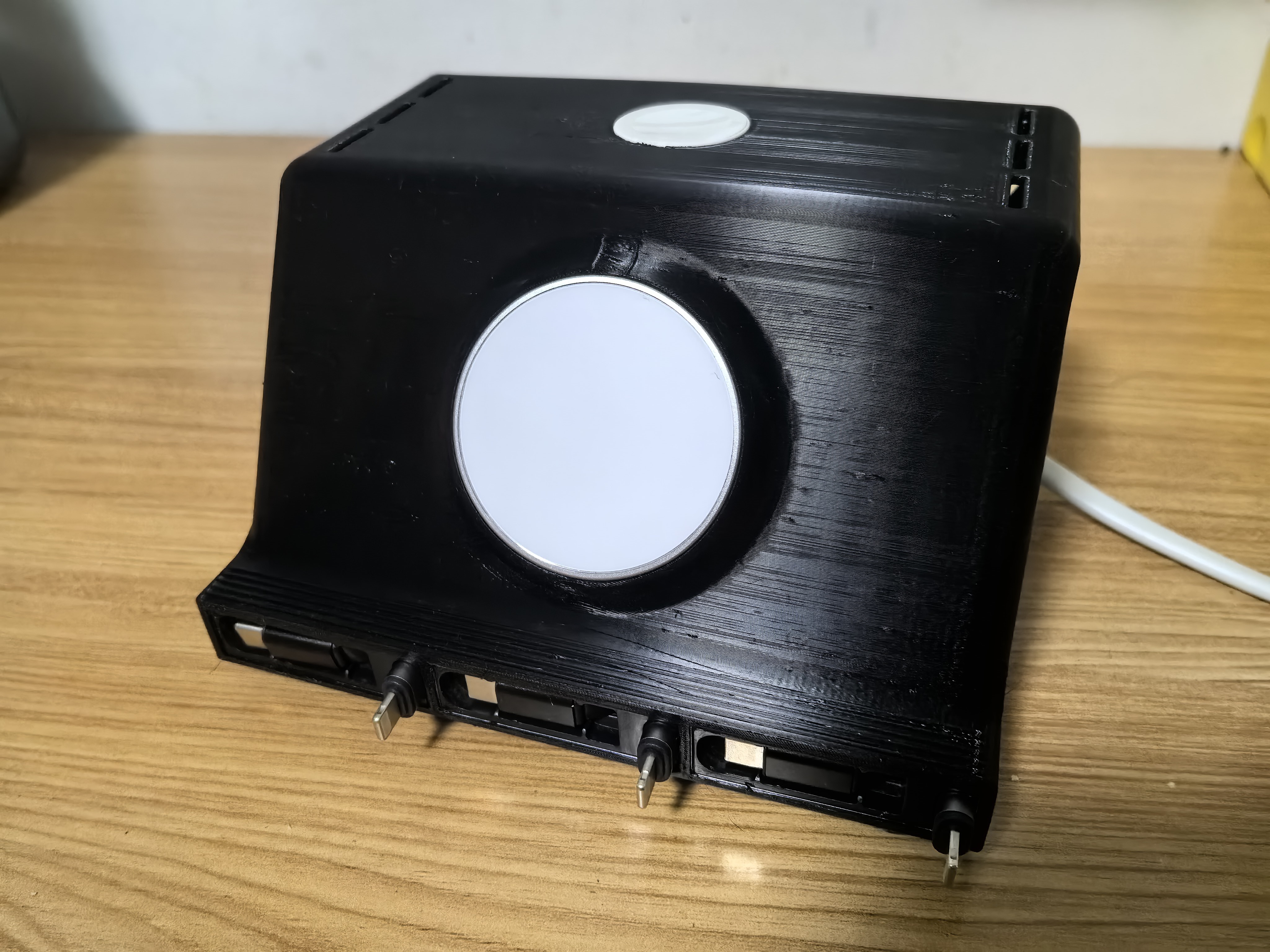 Miniatura 3 do modelo 3D 桌面充电站