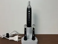 OralB-IO charger stand with 2 brush heads