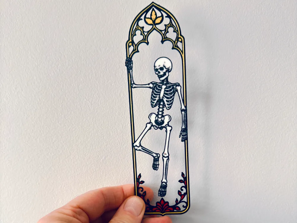 Accesorio de lectura: Gothic Skeleton Bookmark Stained Glass Style. Referencia del modelo original.