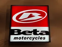 Boîtier lumineux Beta Motorcycles — photo 2