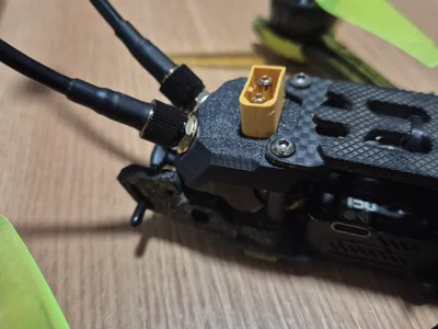 FPV DUAL ANTENNA MOUNT WITH XT60 