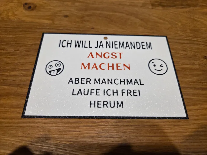 Schild mit witzigem Spruch
