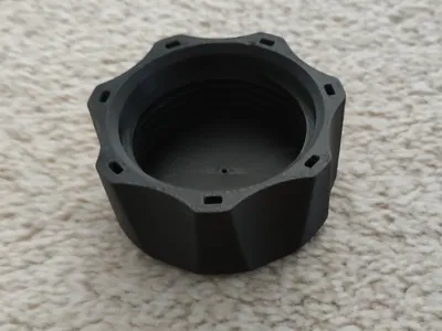 Lawnmower fuel cap - built in pressure relief