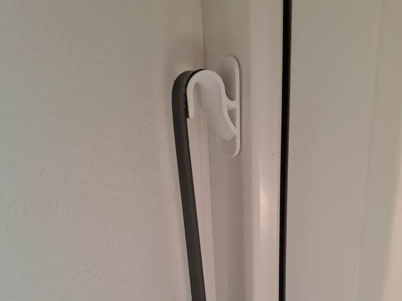 Shoe horn hanger